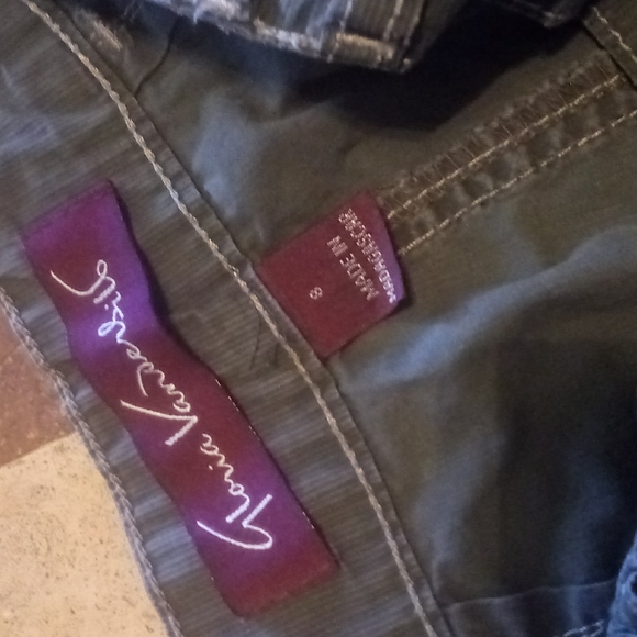 Gloria Vanderbilt Shorts Woman's size 8 - Picture 3 of 7